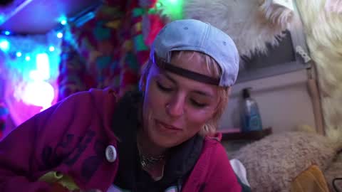 Snapshot of sophie_lovely chatting on 01/28/25, 06:05 derpy derpington online show from 01/28/25, 06:05