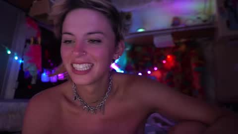 Snapshot of sophie_lovely chatting on 03/08/25, 06:43 derpy derpington online show from 03/08/25, 06:43