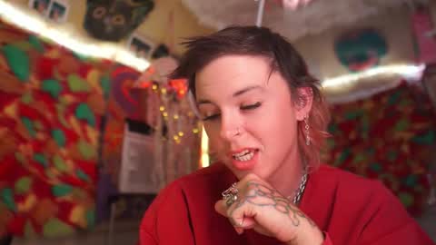 Snapshot of sophie_lovely chatting on 11/05/25, 04:34 derpy derpington online show from 11/05/25, 04:34