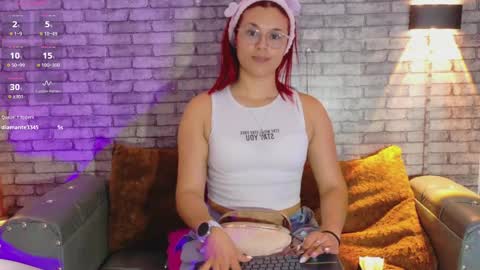 Snapshot of sophie_new25 chatting on 03/18/26, 01:25 sophie_new25 online show from 03/18/26, 01:25