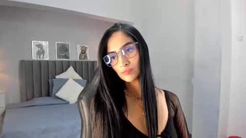 Snapshot of sophie_nolie chatting on 02/09/26, 01:37 Sophi online show from 02/09/26, 01:37