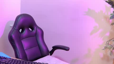 Snapshot of sophie_nolie chatting on 02/19/26, 12:45 Sophi online show from 02/19/26, 12:45