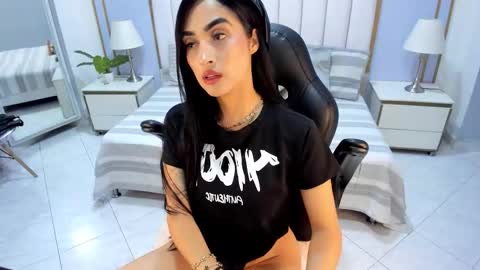 Snapshot of sophie_nolie chatting on 02/21/26, 12:28 Sophi online show from 02/21/26, 12:28