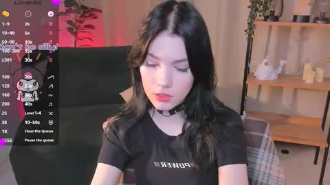 sophie_nomenal_ online show from 10/02/25, 08:49