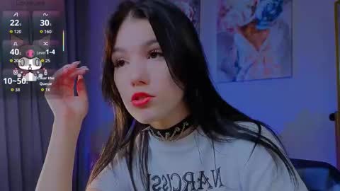 sophie_nomenal_ online show from 11/12/25, 08:52