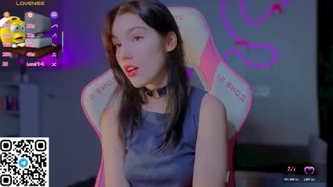 sophie_nomenal_ online show from 02/25/26, 07:45