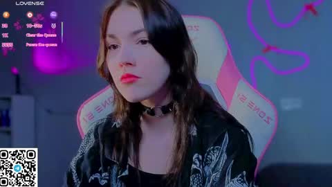 Snapshot of sophie_nomenal_ chatting on 04/04/26, 01:19 sophie_nomenal_ online show from 04/04/26, 01:19