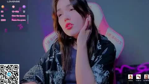 Snapshot of sophie_nomenal_ chatting on 04/16/26, 11:18 sophie_nomenal_ online show from 04/16/26, 11:18