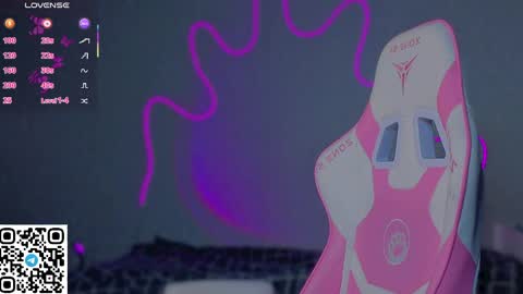 Snapshot of sophie_nomenal_ chatting on 04/20/26, 02:58 sophie_nomenal_ online show from 04/20/26, 02:58