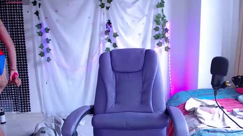 Sophie  online show from 12/18/25, 09:10