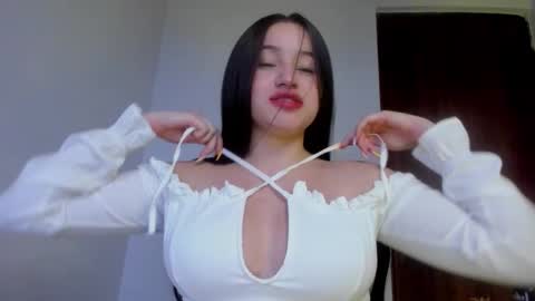 sophie_spencer1 online show from 11/18/25, 02:17