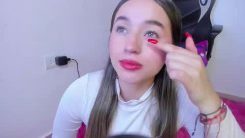 Snapshot of sophie_spencer1 chatting on 12/17/25, 02:39 sophie_spencer1 online show from 12/17/25, 02:39