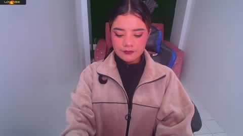 Snapshot of sophie_t_ chatting on 01/17/25, 02:39 Sofia online show from 01/17/25, 02:39