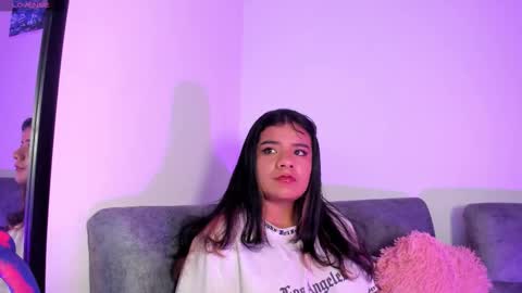 Snapshot of sophie_t_ chatting on 10/12/25, 02:38 Sofia online show from 10/12/25, 02:38