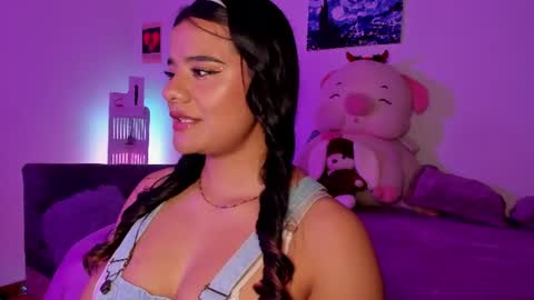 Snapshot of sophie_t_ chatting on 06/21/26, 02:25 Sofia online show from 06/21/26, 02:25