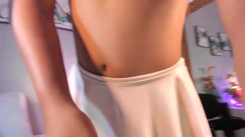 sophie_w1 online show from 12/16/25, 12:21