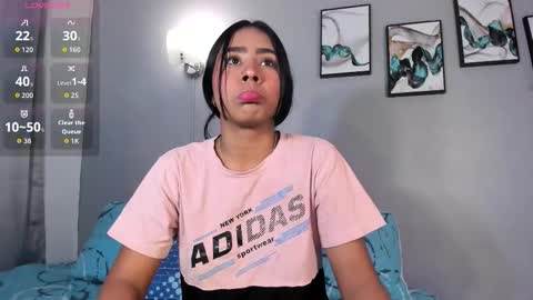 sophie_w1 online show from 01/08/26, 12:07