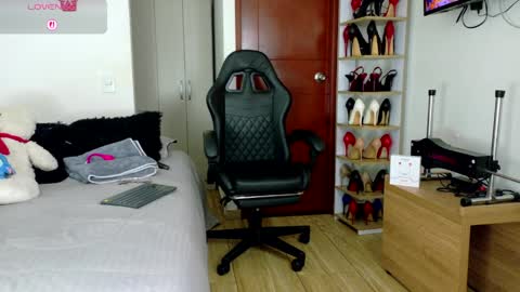 sophiebaker__ online show from 04/12/26, 01:54