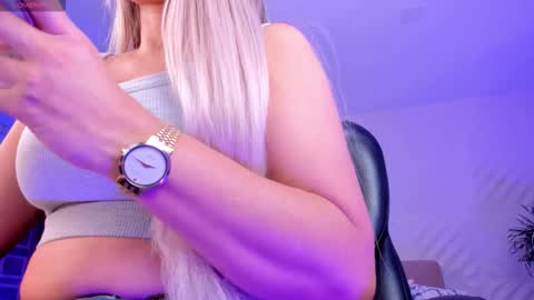 Sophie online show from 11/24/25, 01:27