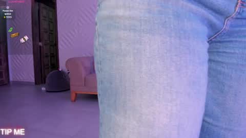 Snapshot of sophiebarnett_ chatting on 04/20/26, 12:35 Sophie online show from 04/20/26, 12:35