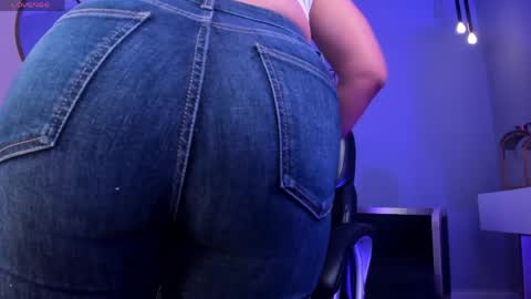 Snapshot of sophiebarnett_ chatting on 05/17/26, 01:29 Sophie online show from 05/17/26, 01:29