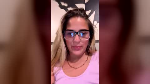 Snapshot of sophiebby94 chatting on 06/18/26, 03:51 Sophieluvsthesun online show from 06/18/26, 03:51