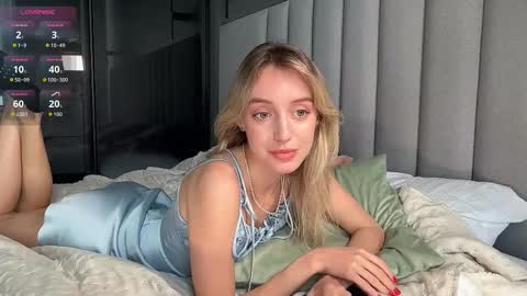 sophiebelll online show from 10/04/25, 11:41