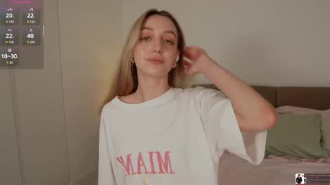 Snapshot of sophiebelll chatting on 06/05/26, 11:05 sophiebelll online show from 06/05/26, 11:05