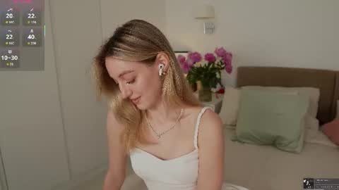 Snapshot of sophiebelll chatting on 06/12/26, 09:19 sophiebelll online show from 06/12/26, 09:19