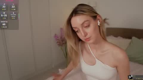 Snapshot of sophiebelll chatting on 06/19/26, 11:03 sophiebelll online show from 06/19/26, 11:03
