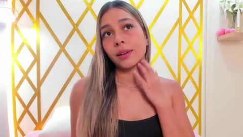 Snapshot of sophiebenson_ chatting on 04/17/26, 01:14 Sophie online show from 04/17/26, 01:14