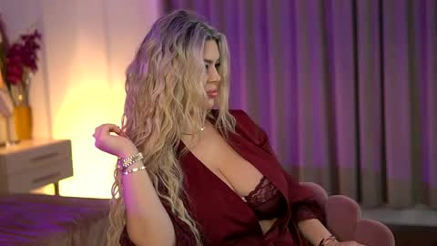 Sophie online show from 12/17/25, 05:57