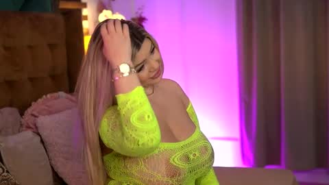 Snapshot of sophieboobsx chatting on 05/15/26, 05:47 Sophie online show from 05/15/26, 05:47