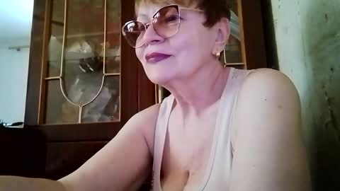 Snapshot of sophieburnsx chatting on 05/27/26, 10:45 SophieBurnsX online show from 05/27/26, 10:45
