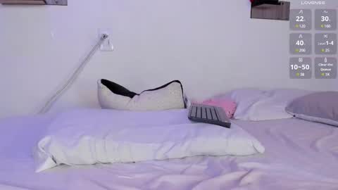 Snapshot of sophiecanbrook1 chatting on 02/13/25, 02:01 sophiecanbrook1 online show from 02/13/25, 02:01