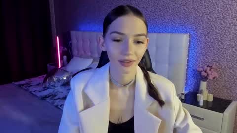 Sophie online show from 02/25/25, 06:36