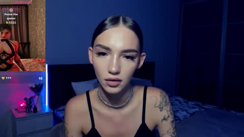 Sophie online show from 09/19/25, 01:34