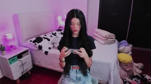    online show from 10/01/25, 01:55