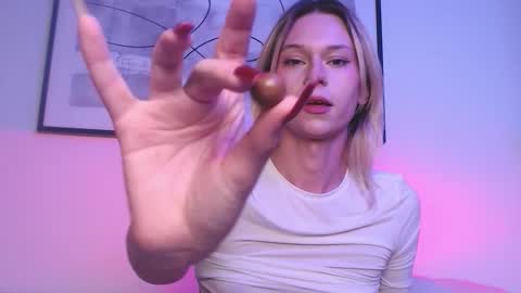 sophiediamond_x online show from 10/18/25, 11:44