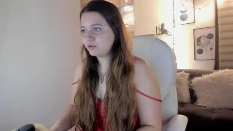 Snapshot of sophiee09_ chatting on 10/11/25, 03:10 Sophie  online show from 10/11/25, 03:10