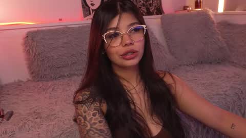 Snapshot of sophiee_art chatting on 03/09/26, 06:06 Sophiee online show from 03/09/26, 06:06