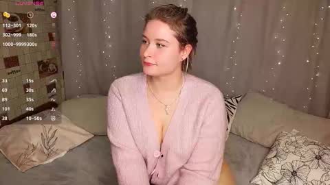 Snapshot of sophieee_lee chatting on 10/13/25, 03:56 Sophie online show from 10/13/25, 03:56