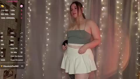 Snapshot of sophieee_lee chatting on 11/29/25, 03:26 Sophie online show from 11/29/25, 03:26