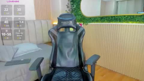 Snapshot of sophiegriffin_ chatting on 02/22/26, 08:07 Sofa online show from 02/22/26, 08:07