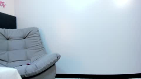 sophieharris__ online show from 02/01/25, 11:06