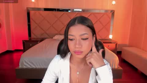 Snapshot of sophiehouston_ chatting on 03/03/26, 04:07 Sophie Houston online show from 03/03/26, 04:07