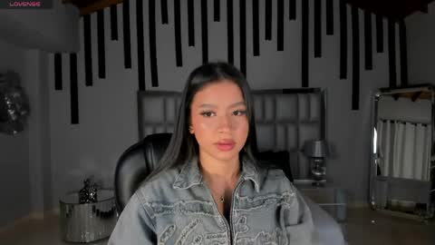 Snapshot of sophiehouston_ chatting on 04/13/26, 04:29 Sophie Houston online show from 04/13/26, 04:29