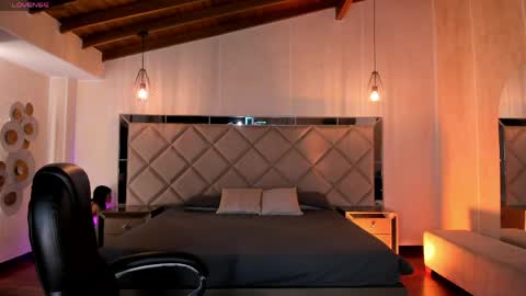 Snapshot of sophiehouston_ chatting on 04/20/26, 04:04 Sophie Houston online show from 04/20/26, 04:04