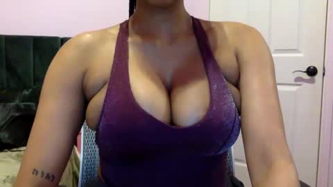 Snapshot of sophieinthecity chatting on 01/08/25, 05:37 Sophia Star online show from 01/08/25, 05:37