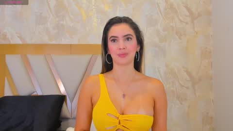 Snapshot of sophiekozlov chatting on 02/08/25, 01:44 Sophie online show from 02/08/25, 01:44